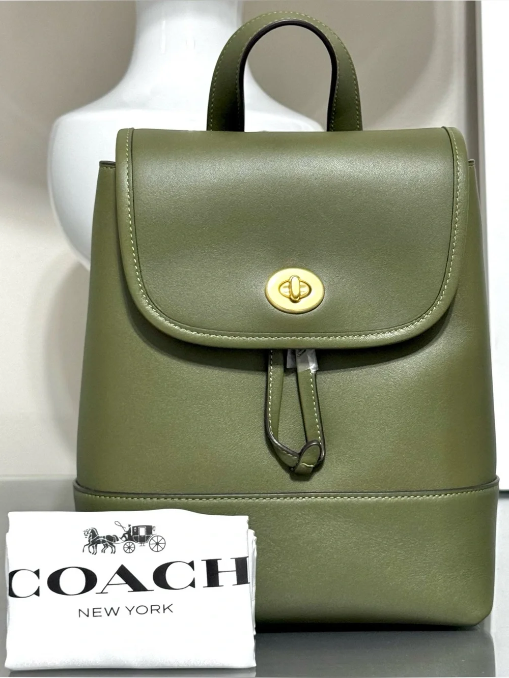 COACH Originals Turnlock Glovetanned Leather Backpack, OLIVE GREEN